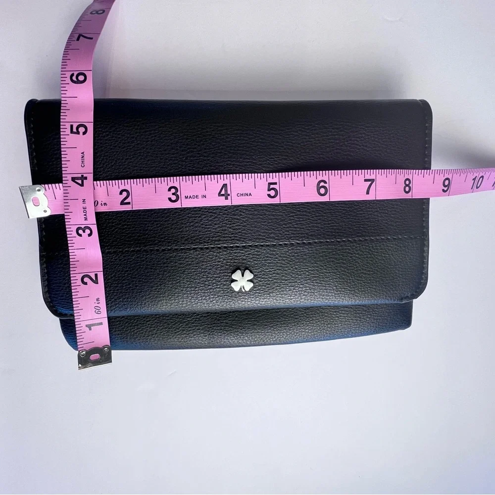 Lucky Brand black tone is a Clutch now cuz had conscious uncoupling with strap
